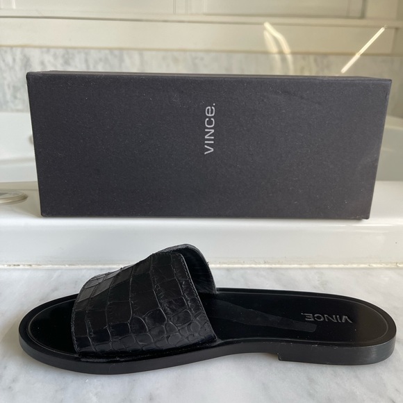 Vince ‘Turner 2’ Black Lea Embossed Leather Slides - Picture 3 of 10